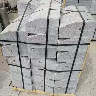 花崗巖芝麻灰S型路沿石 異型石材加工與工程應(yīng)用全解析